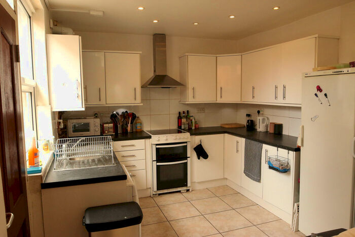 5 Bedroom Terraced House To Rent In Langhorn Road, SO16