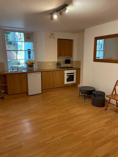 Studio To Rent In Rosslyn Hill, London, NW3