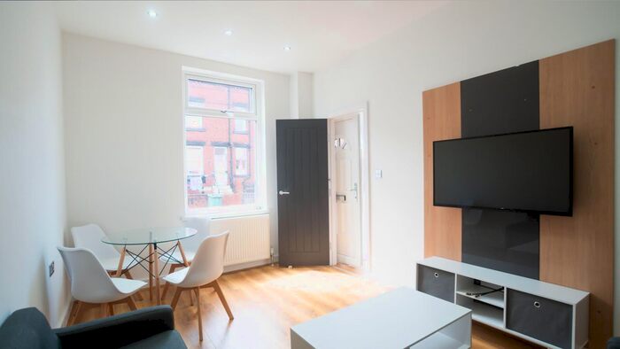 2 Bedroom Terraced House To Rent In Shafton View, Leeds, LS11