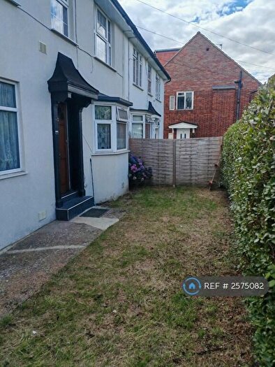 2 Bedroom Maisonette To Rent In The Fairway, London, NW7