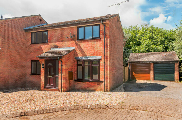 3 Bedroom Semi-Detached House For Sale In The Tyleshades, Romsey, Hampshire, SO51