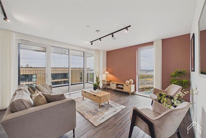 3 Bedroom Apartment To Rent In Mitre Yard, North Kensington London, NW10