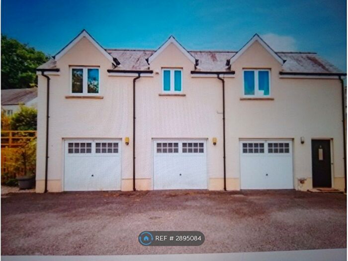 2 Bedroom Flat To Rent In Parc Pencrug, Llandeilo, SA19