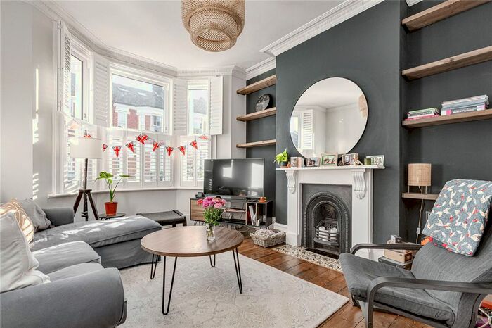 2 Bedroom Flat To Rent In Brayburne Avenue, Clapham Town, SW4