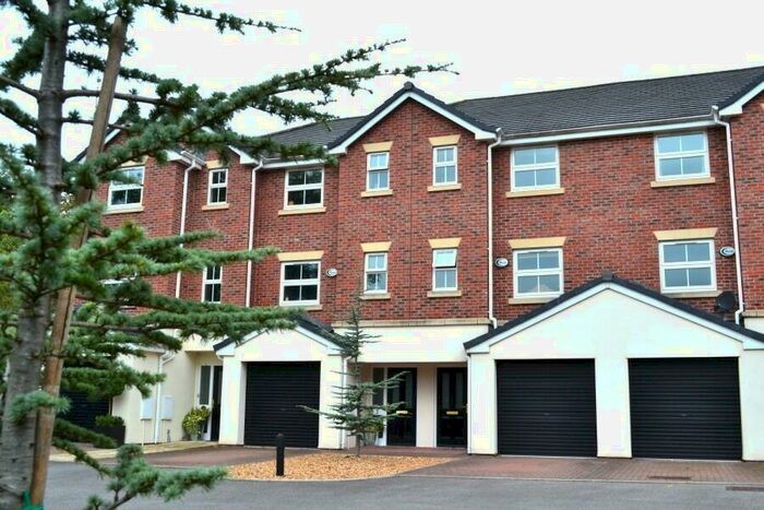 3 Bedroom Mews To Rent In Chiltern Court, Tytherington Park Road, Macclesfield, SK10