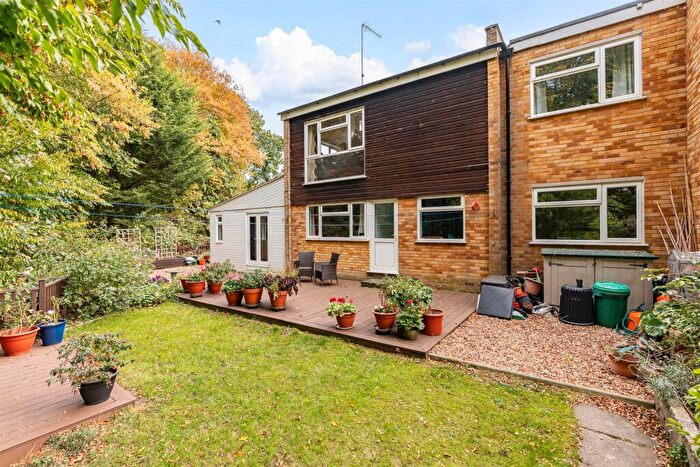 5 Bedroom Link Detached House For Sale In The Chase, Welwyn, AL6