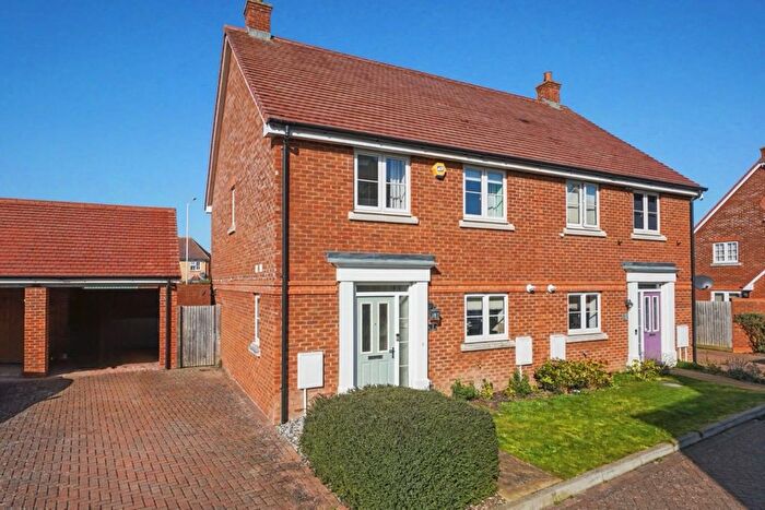 4 Bedroom Semi Detached House For Sale In Butchers Green, Rainham, ME8