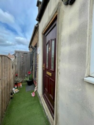 2 Bedroom Flat To Rent In High Street, Ponders End, Enfield, EN3