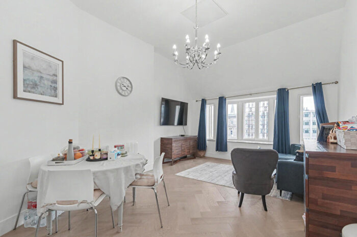2 Bedroom Apartment To Rent In Long Row, Nottingham, NG1