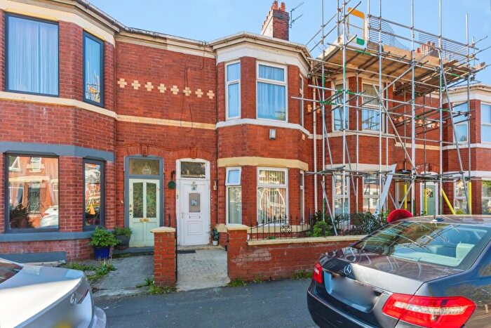 4 Bedroom Terraced House For Sale In Ayres Road, Old Trafford, Manchester, M16