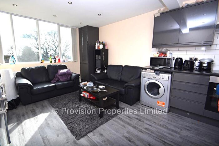 4 Bedroom Flat To Rent In Cliff Road, Hyde Park, Leeds, LS6