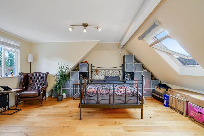 4 Bedroom Semi-Detached House For Sale In Birchen Close, London, NW9