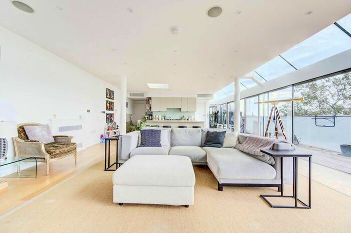 2 Bedroom Flat To Rent In Old Brompton Road, Earls Court, London, SW5