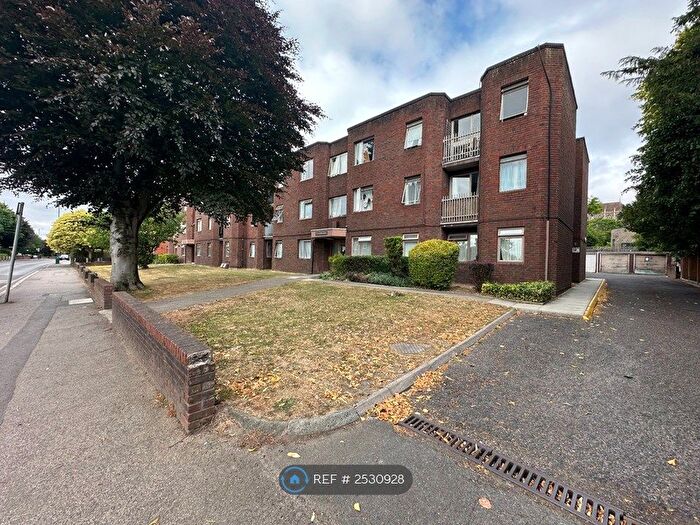 2 Bedroom Flat To Rent In Worple Road, London, SW19