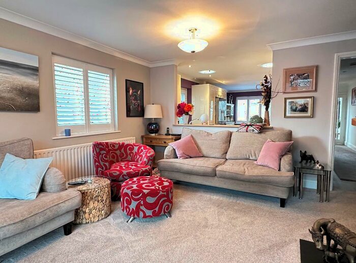 2 Bedroom Bungalow For Sale In Chandlers Way, Steyning, West Sussex, BN44