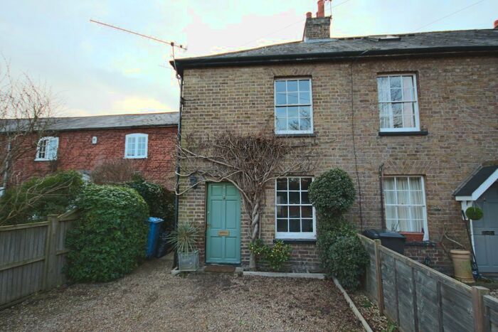 2 Bedroom Semi-Detached House To Rent In Gas Lane, Maidenhead, SL6