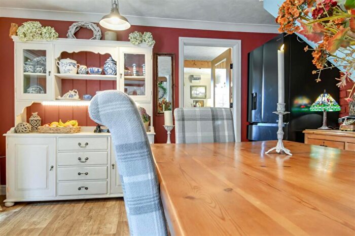 2 Bedroom Cottage For Sale In St. Barnabas Road, Barnetby, DN38