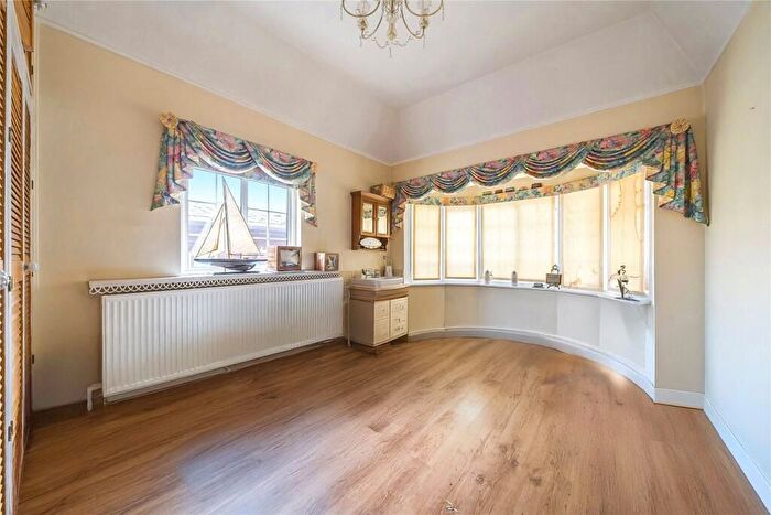 5 Bedroom Detached House For Sale In Chertsey Lane, Staines, TW18