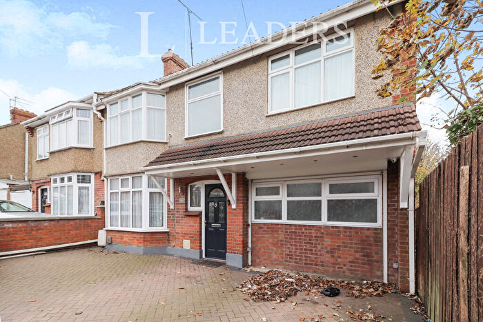5 Bedroom Semi Detached House To Rent In Blenheim Crescent, Luton, Bedfordshire, LU3