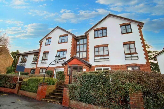 1 Bedroom Ground Flat To Rent In Lenelby Road, Surbiton, KT6