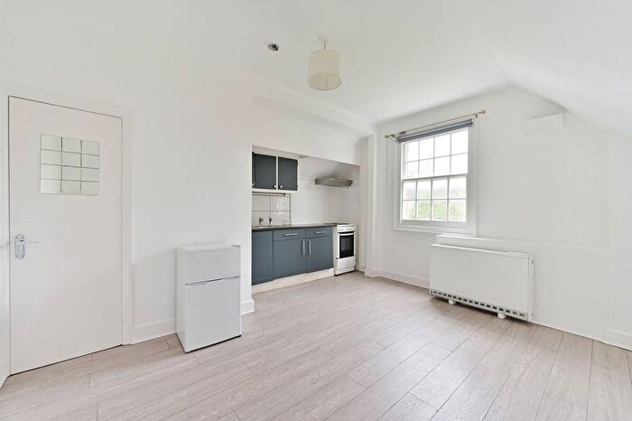 Studio To Rent In Woodside, Wimbledon, London, SW19