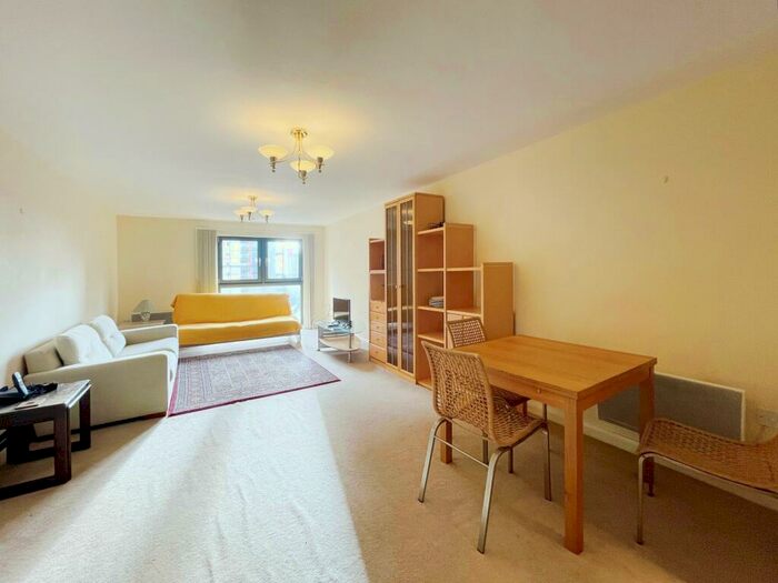 2 Bedroom Apartment To Rent In Churchill Way, Cardiff, CF10