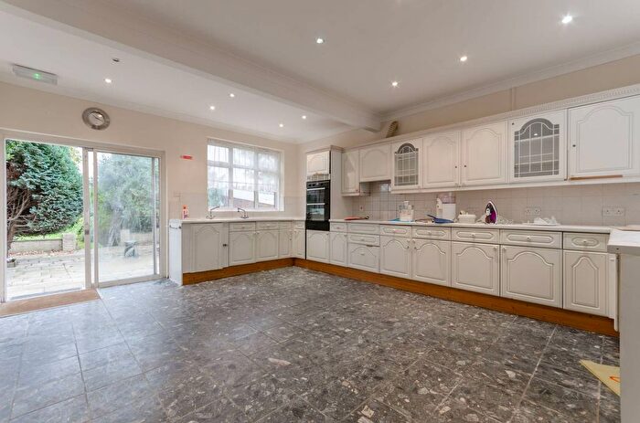 6 Bedroom Semi Detached House For Sale In Pembroke Road, Walthamstow Village, London, E17