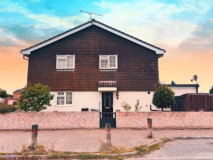 2 Bedroom End Of Terrace House To Rent In Church Lane, PO22