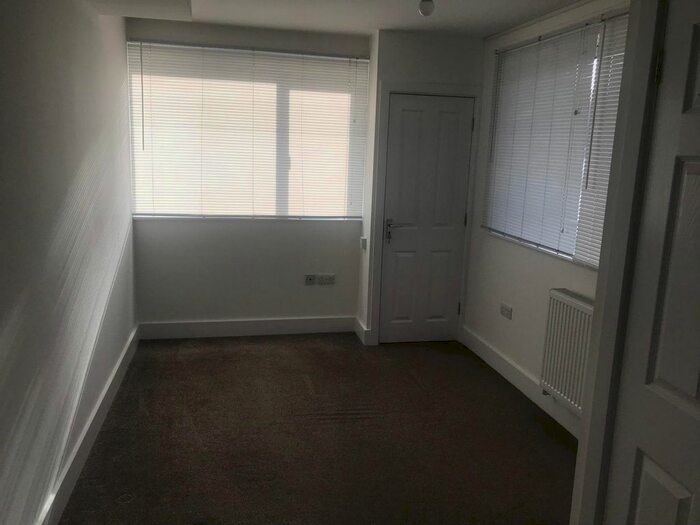1 Bedroom Flat To Rent In Westcliff On Sea, Essex, SS0