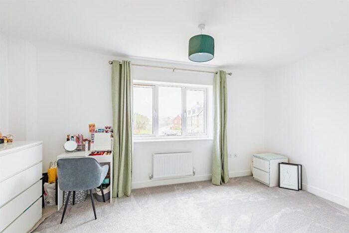 3 Bedroom End Of Terrace House For Sale In Northdale Common, Raunds, Wellingborough, NN9