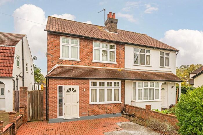 4 Bedroom Semi Detached House For Sale In Minniedale, Surbiton, KT5