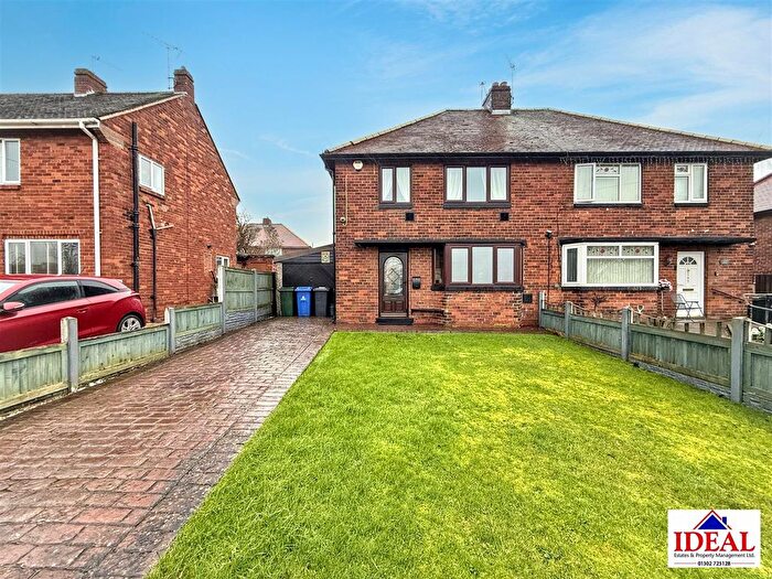 3 Bedroom Semi-Detached House For Sale In Great North Road, Woodlands, Doncaster, DN6