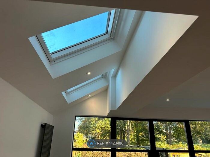 3 Bedroom Semi-Detached House To Rent In Barrowell Green, London, N21