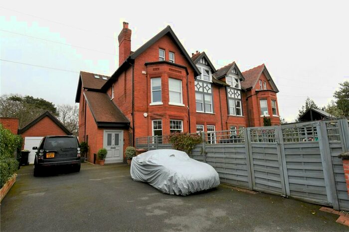 2 Bedroom Flat To Rent In The Oatlands, West Kirby, Wirral, CH48
