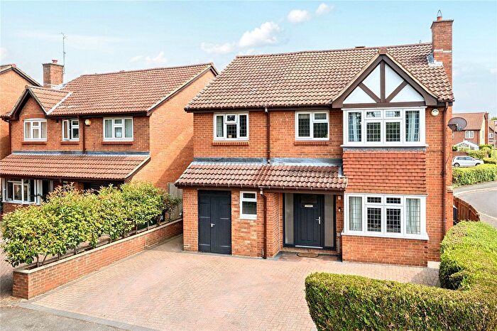 5 Bedroom Detached House For Sale In Regency Gardens, Walton-On-Thames, KT12