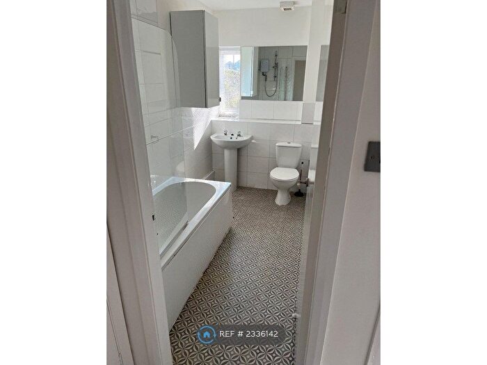 2 Bedroom Flat To Rent In Queens House, Hull, HU5