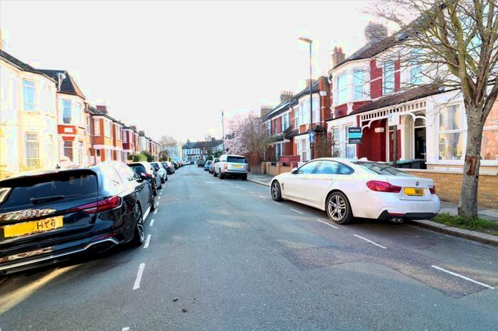 2 Bedroom Flat To Rent In Abbotsford Avenue, London, N15