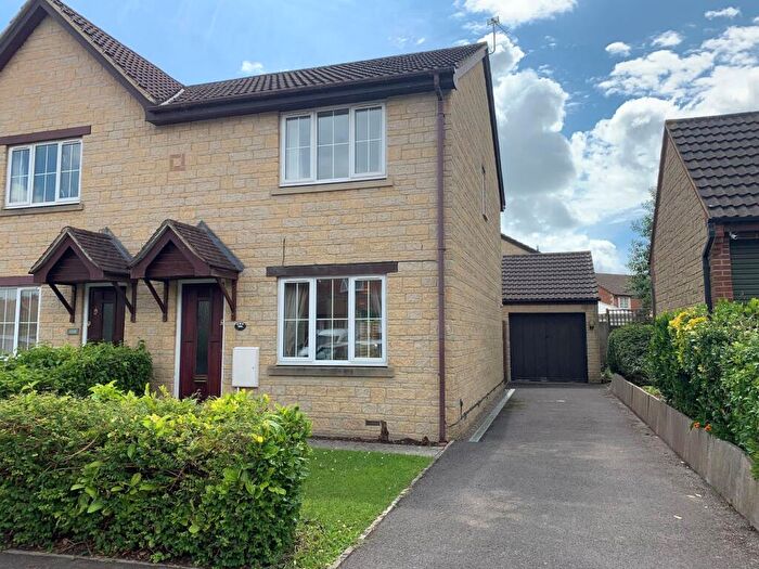 3 Bedroom Semi-Detached House To Rent In Couzens Close, Chipping Sodbury, BS37