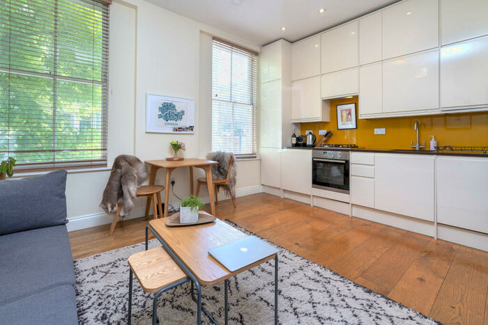 1 Bedroom Apartment To Rent In Richmond Crescent, Islington, London, N1