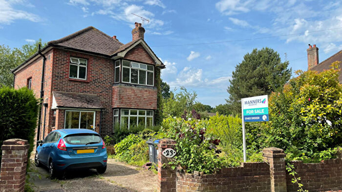 3 Bedroom Detached House For Sale In Saunders Lane, Woking, GU22