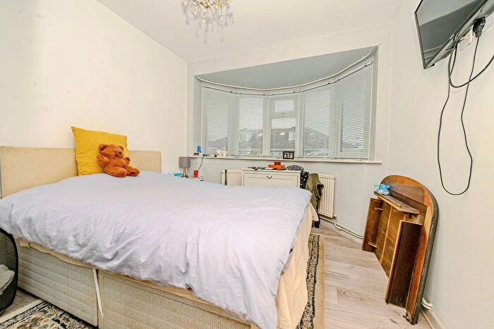 2 Bedroom Bungalow For Sale In Gooseberry Hill, Luton, Bedfordshire, LU3