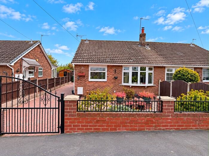 2 Bedroom Semi Detached Bungalow For Sale In Eastbourne Avenue, Featherstone, Pontefract, WF7