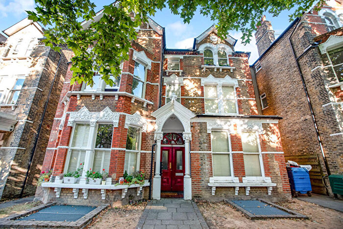 Flat To Rent In Breakspears Road, London, SE4