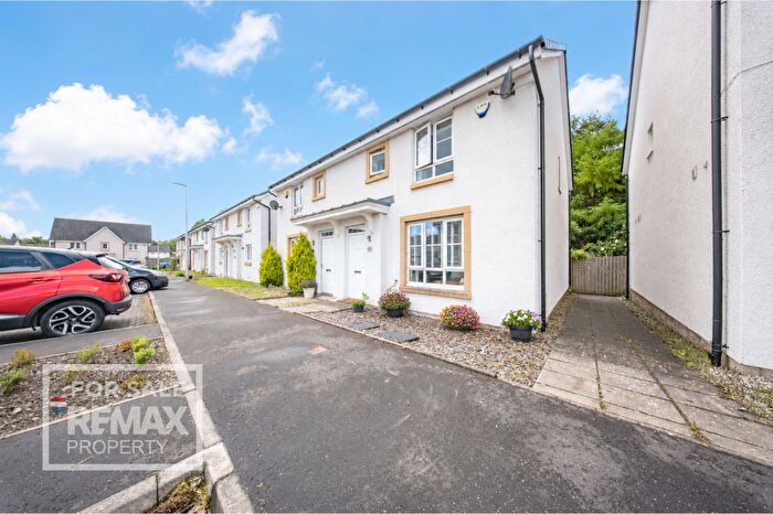 3 Bedroom Semi-Detached House For Sale In Howatston Court, Livingston, EH54