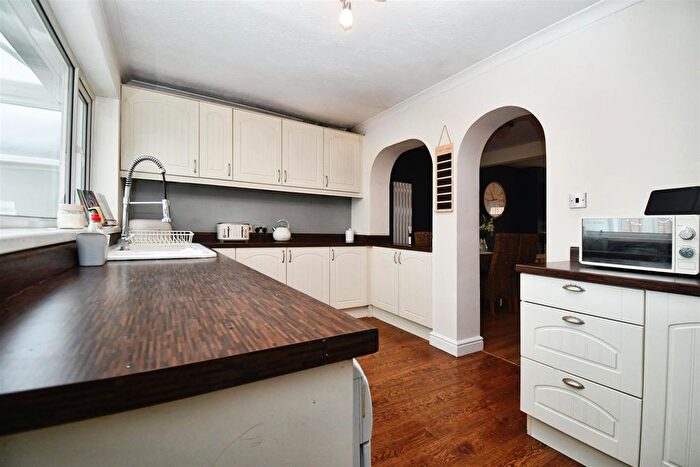 2 Bedroom Semi-Detached House For Sale In Clarondale, Hull, HU7