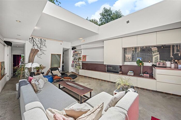 3 Bedroom Detached House To Rent In Consort Rd, Peckham Rye, SE15