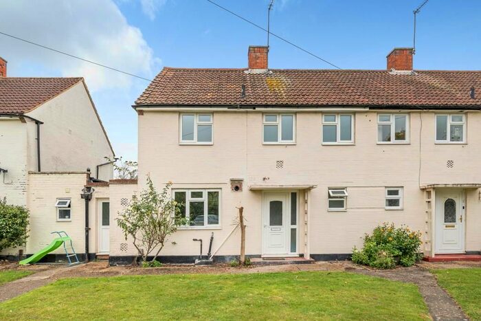 3 Bedroom End Of Terrace House To Rent In Surbiton, Surrey, KT5