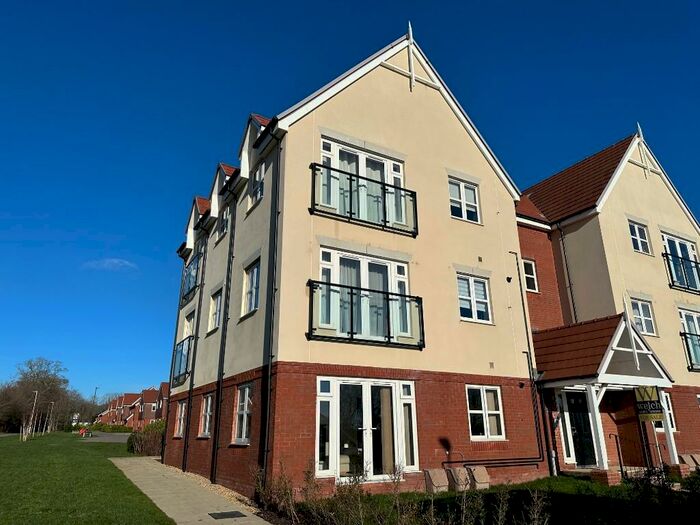 2 Bedroom Ground Flat To Rent In Snapdragon Lane, Worthing, West Sussex, BN13