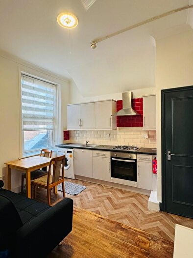 2 Bedroom Flat To Rent In High Road Leyton, London, E10