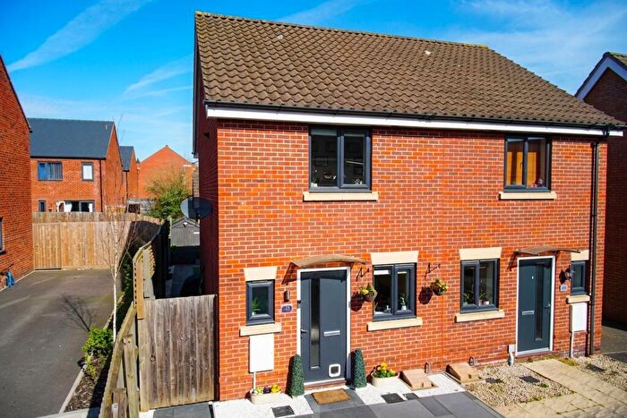2 Bedroom Semi Detached House For Sale In Ron Hill Road, Queens Hills, Norwich, NR8
